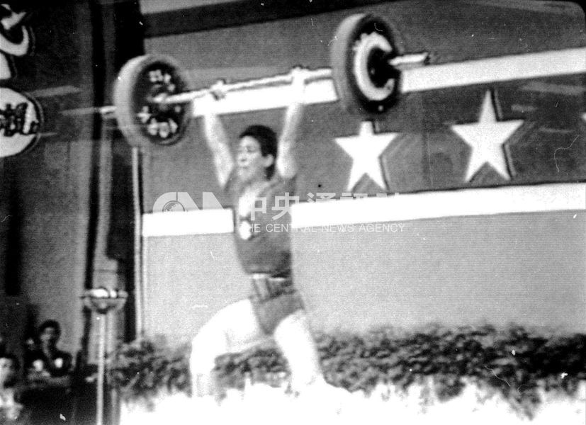 1984年第二十三屆洛杉磯奧運會，蔡溫義或舉重男子60公斤級銅牌。
                                                                                資料來源：中央通訊社影像空間，〈蔡溫義〉