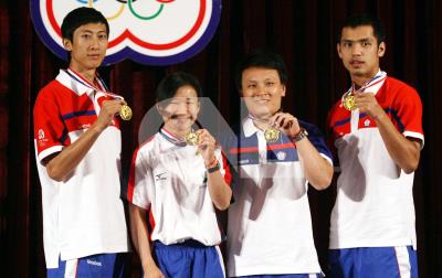 2008年第二十九屆北京奧運會奪牌選手返臺後獲頒國光體育獎章。左起：朱木炎、陳葦綾、盧映錡、宋玉麒。
                                                                                資料來源：中央通訊社影像空間，〈奧運銅牌選手獲頒國光體育獎章〉