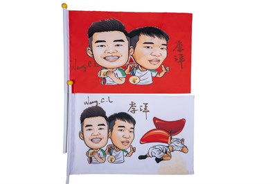 王齊麟與李洋簽名加油旗
