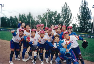 賴聖蓉2004年與中華女子壘球代表隊合影（三）