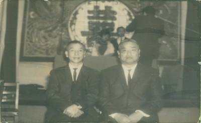傅松南先生其父親傅嘉賓先生與袍叔遲宗傑合影