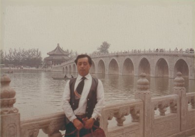傅松南先生返山東探老母親照片