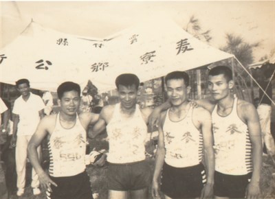 參加雲林縣運動會獲400公尺接力冠軍合影