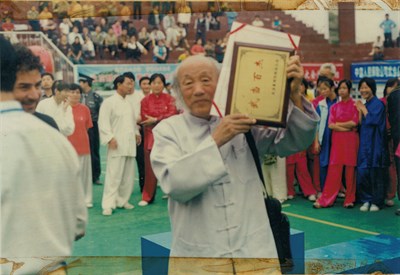 趙福林先生獲頒2002年武當百傑成就獎